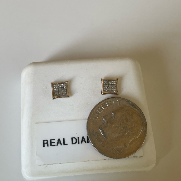 10kt square earrings with Micro diamonds 💎 - Picture 7 of 7